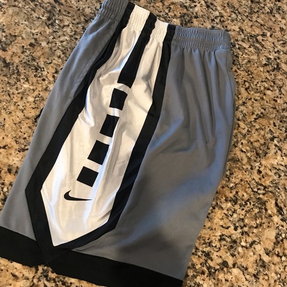 👟NIKE DRI FIT Athletic Shorts - Picture 1 of 7